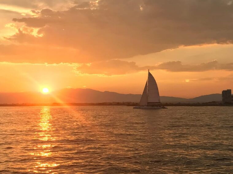 palma-de-mallorca-sunset-sailing-catamaran-trip-with-drink
