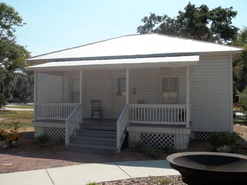 Palmetto: Ghost and Haunted History Tour - Group Size and Guides