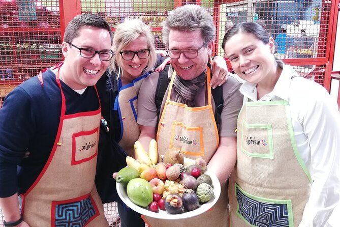 paloquemao-market-food-tour-exotic-fruit-local-snacks-min-2-pax