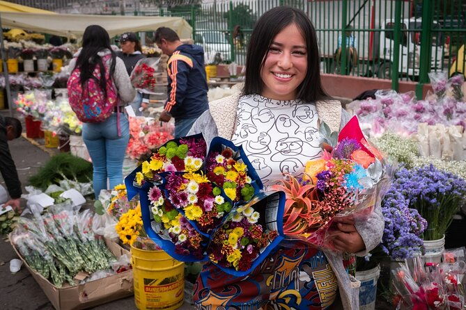 paloquemao-market-food-tour-exotic-fruit-local-snacks-min-2-pax