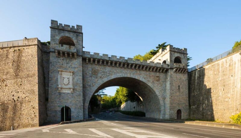 Pamplona: Private Guided Walking Tour - Who Is This Tour Best For?