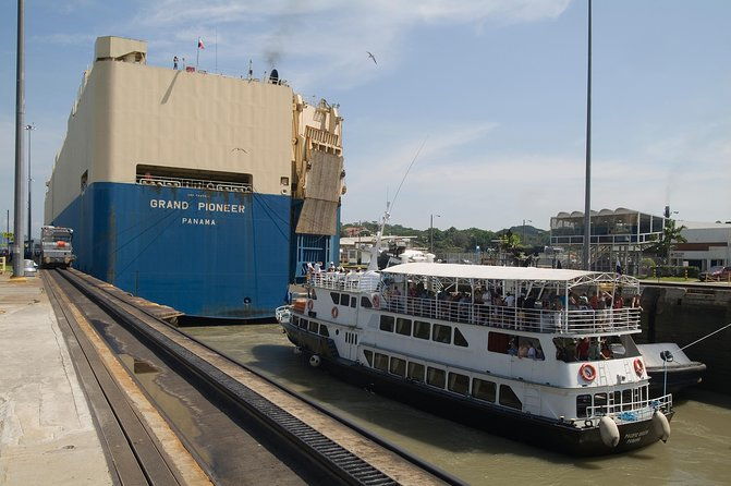 panama-canal-partial-tour-southbound-direction