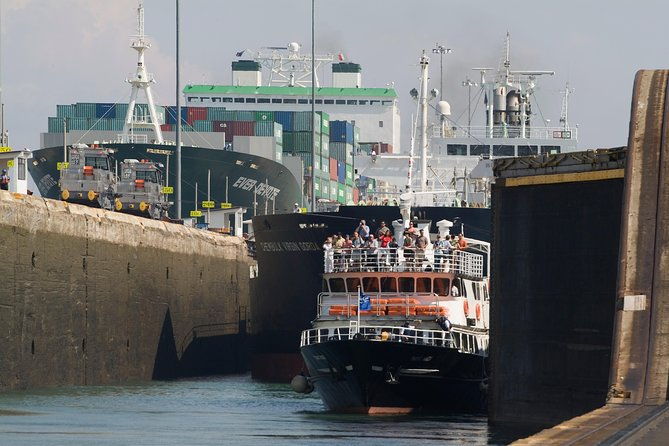 panama-canal-partial-tour-southbound-direction