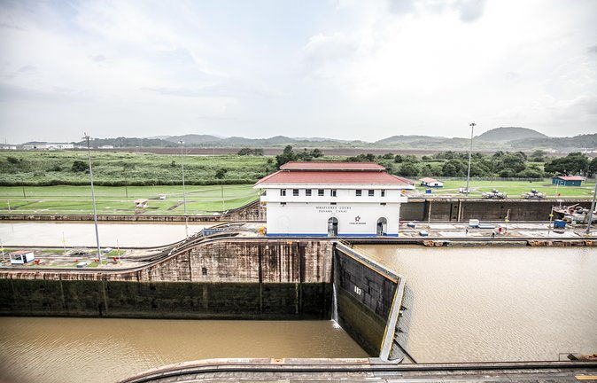 panama-canal-partial-transit