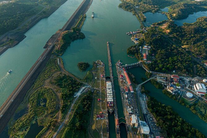 panama-canal-visit-experience-miraflores
