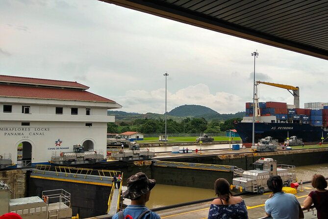 panama-canal-with-entrance-included-and-gatun-lake-boat-tour