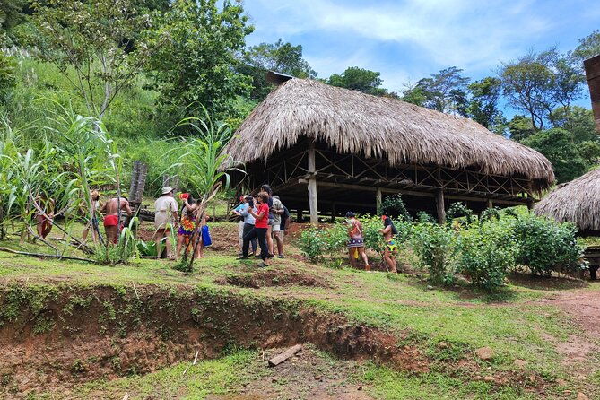 panama-embera-tribe-boat-ride-fruits-lunch