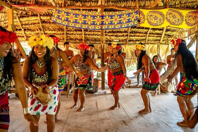 panama-visit-an-indian-village-embera-and-waterfall-with-lunch