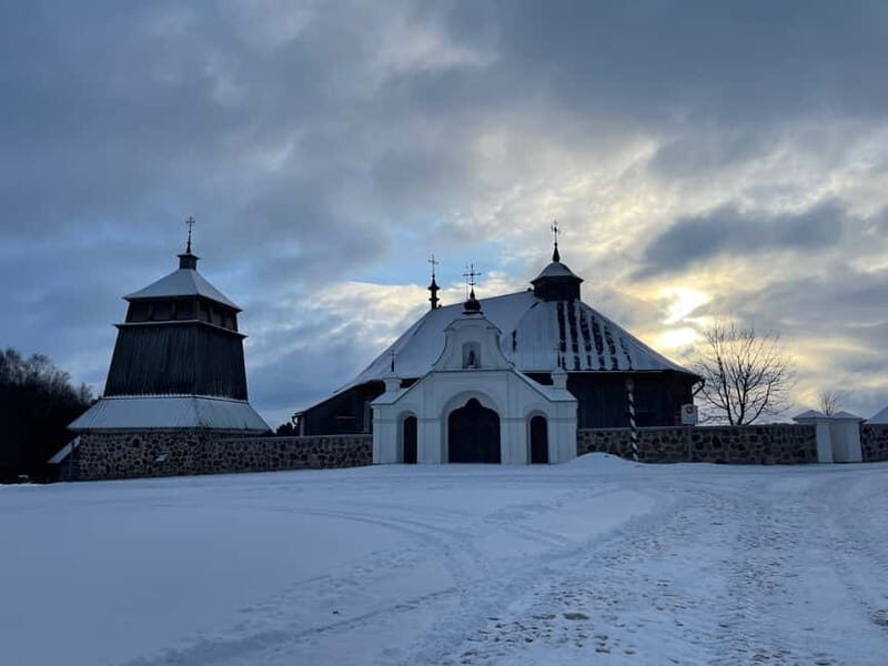 Paneriai Holocaust Site, Trakai Castle & Rumsiskes Day Tour - Trakai Castle: A Fairytale Fortress