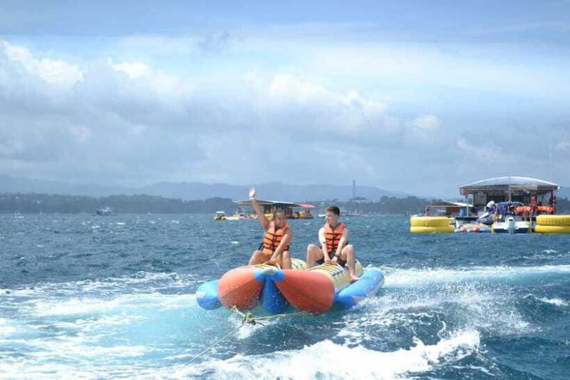 panglao-banana-boat-ride-experience-along-alona-beach