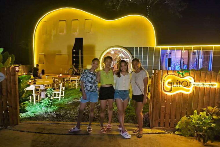 panglao-bohol-island-alona-beach-pub-crawl-with-drinks