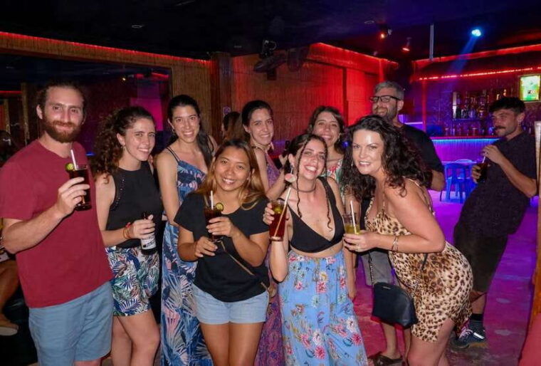 panglao-bohol-island-alona-beach-pub-crawl-with-drinks