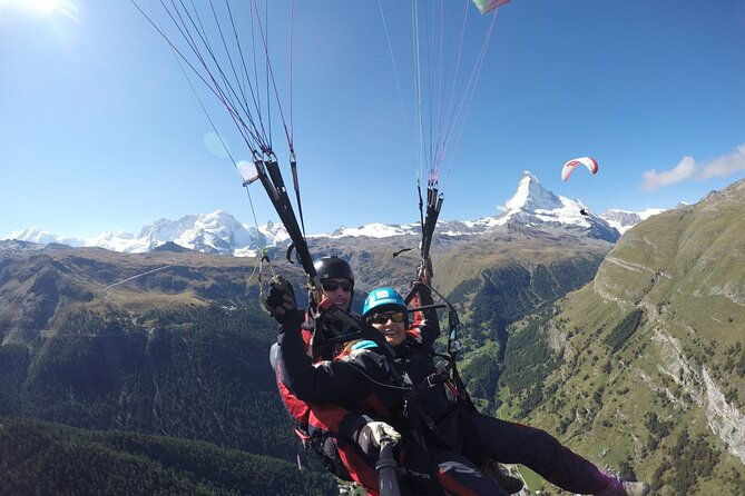 panoramic-paragliding-flight-in-zermatt-matterhorn-15-20min