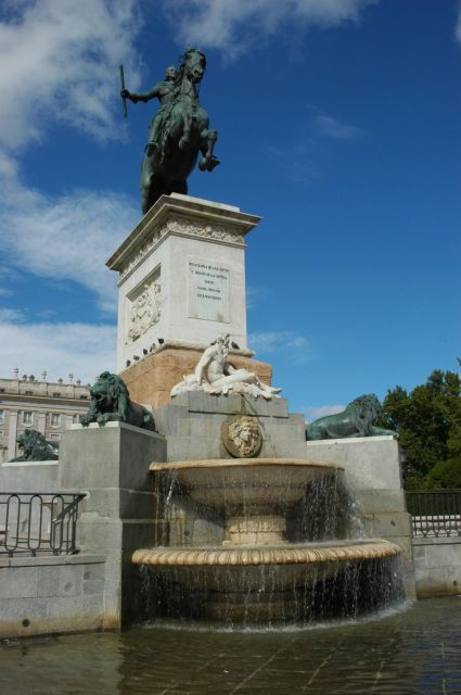 panoramic-tour-of-madrid-with-private-guide-and-private-car
