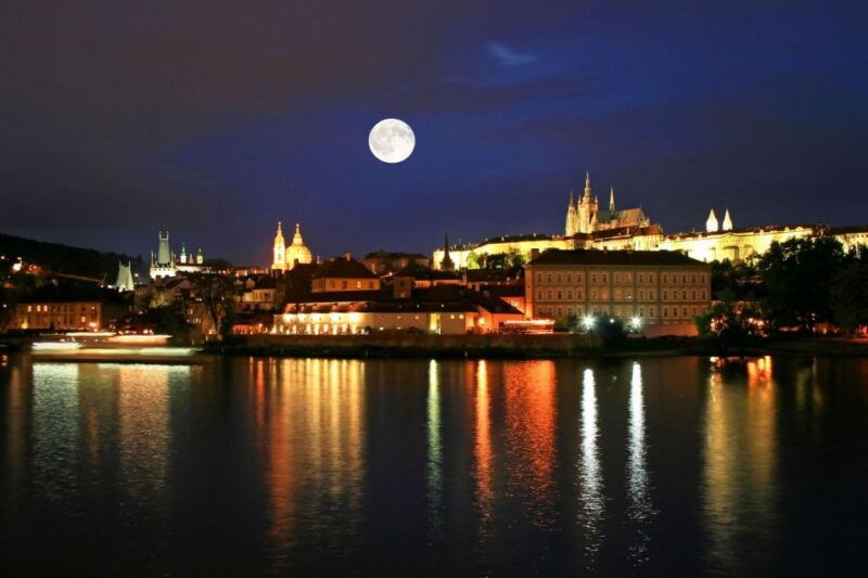 panoramic-views-of-prague-evening-walking-tour