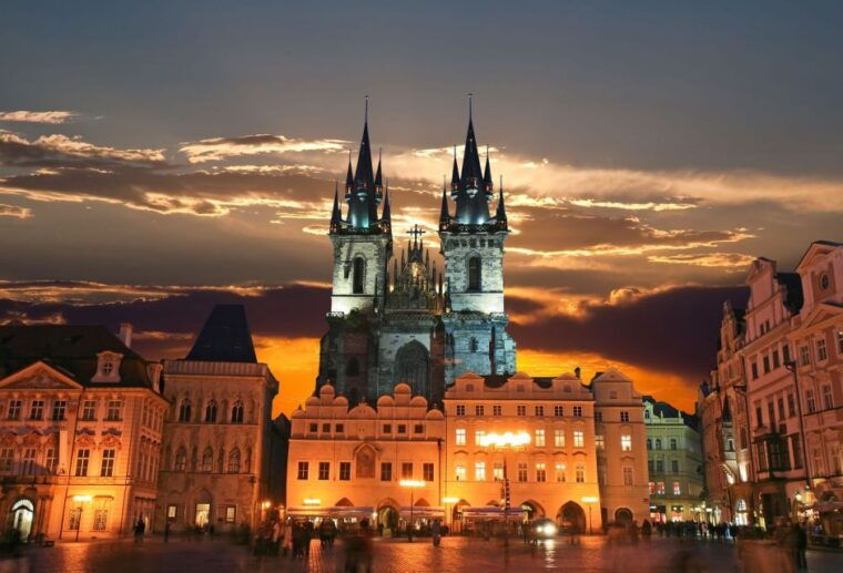 panoramic-views-of-prague-evening-walking-tour