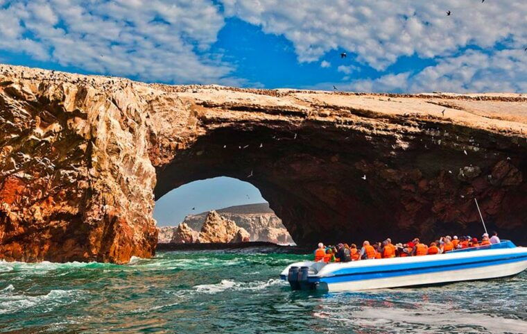 paracas-full-day-ballestas-islands-golden-shadow-trek