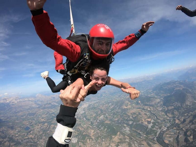 Parachute jumping at Gap-Tallard - The Itinerary and What You Can Expect