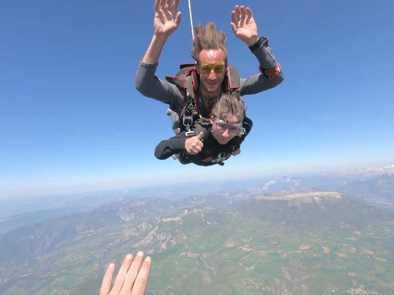 Parachute jumping at Gap-Tallard - The Details: What’s Included & What To Bring