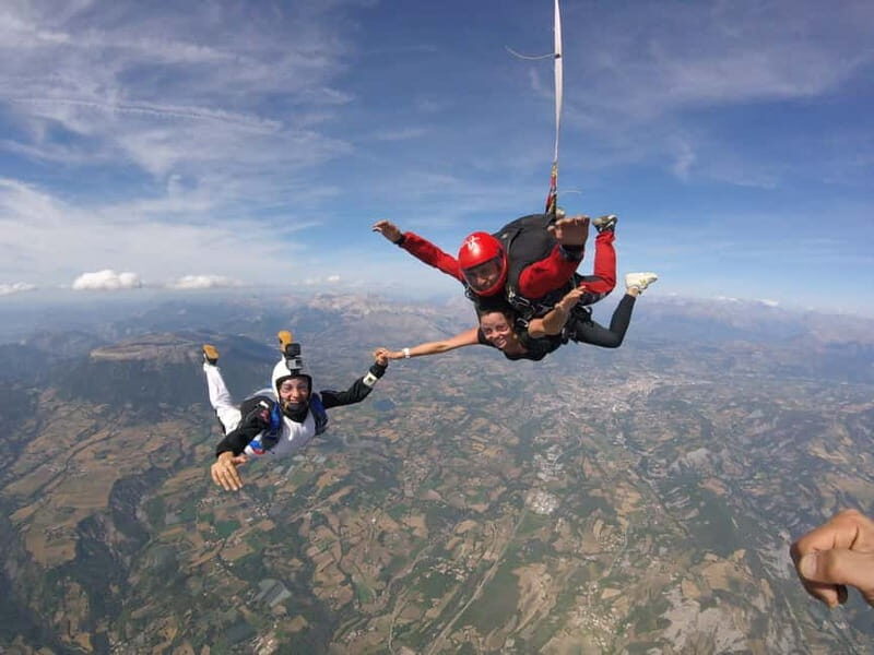 Parachute jumping at Gap-Tallard - Who Should Consider This Activity?