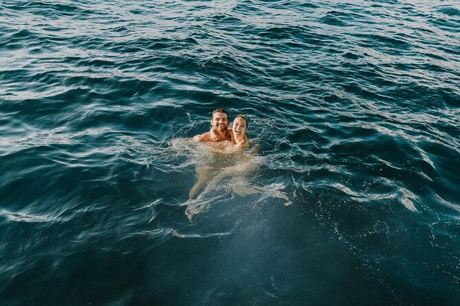 paradise-waikiki-sunset-cruise-live-dj-swimming