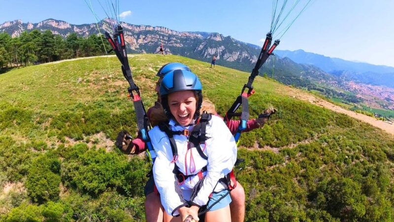 paragliding-experience-the-magic-of-flying-near-barcelona-report-included