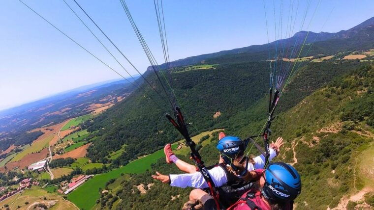 paragliding-experience-the-magic-of-flying-near-barcelona-report-included