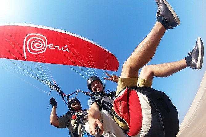 paragliding-flight-at-paracas-national-reservation