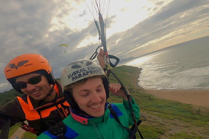 paragliding-flight-in-sopelana