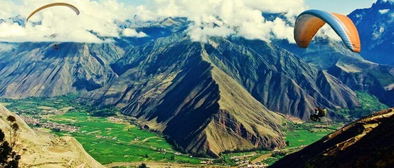 paragliding-flight-through-the-sacred-valley-of-the-incas