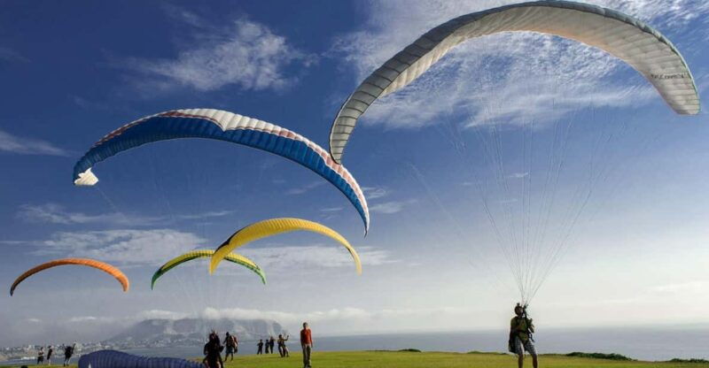 paragliding-flight-with-a-private-pilot-in-costa-verde-lima