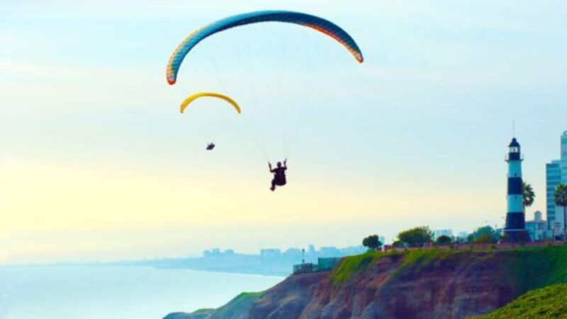 paragliding-flight-with-a-private-pilot-in-costa-verde-lima