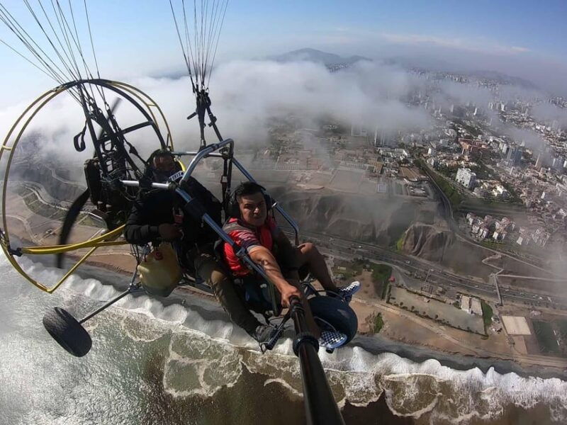 paragliding-flight-with-a-private-pilot-in-costa-verde-lima
