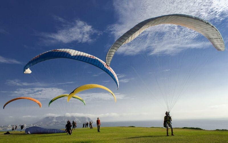 paragliding-flight-with-a-private-pilot-in-costa-verde-lima