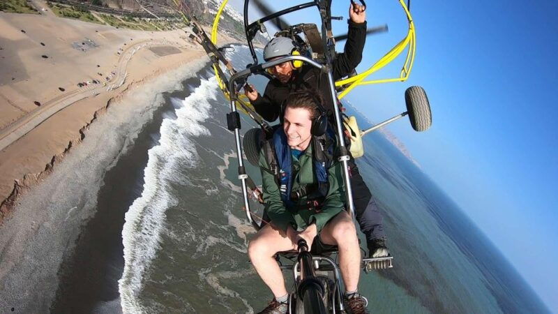 paragliding-flight-with-a-private-pilot-on-costa-verde-lima
