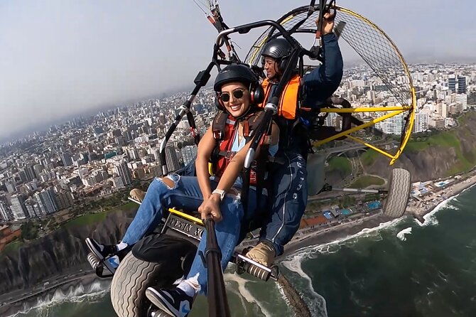 paragliding-flights-over-the-costa-verde-in-lima