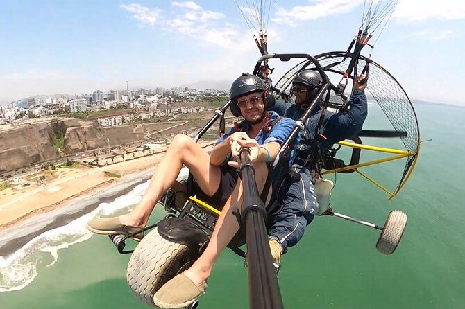 paragliding-flights-over-the-costa-verde-in-lima