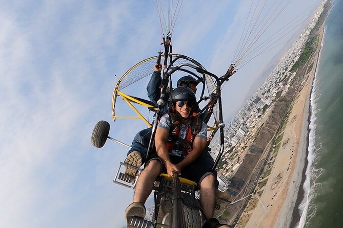 paragliding-flights-over-the-costa-verde-in-lima