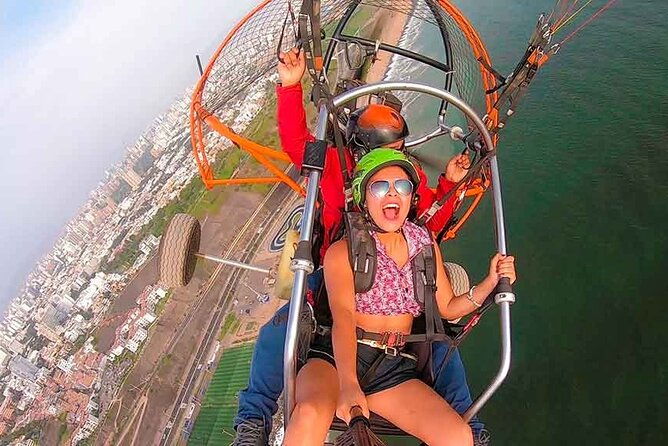 paragliding-in-lima-costa-verde