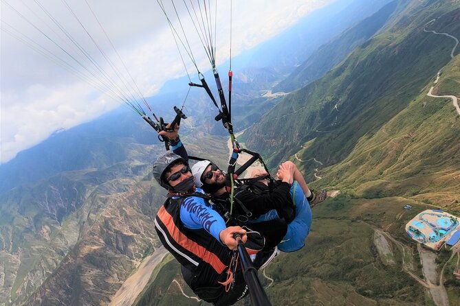 paragliding-in-the-grand-canyon-of-chicamocha