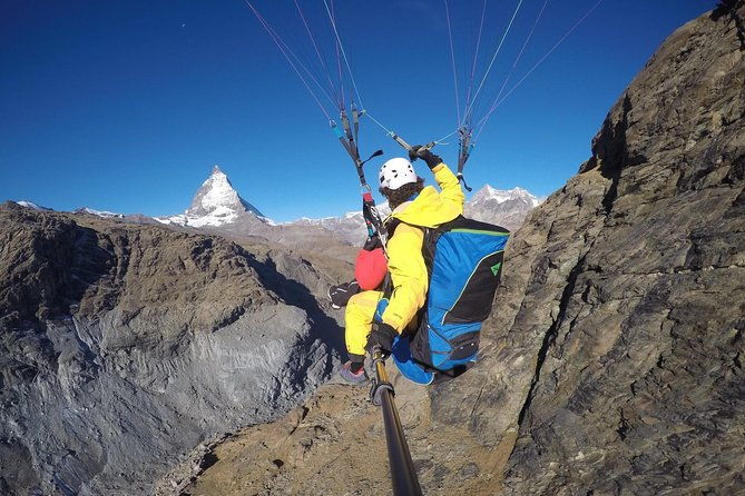 paragliding-mountain-flight