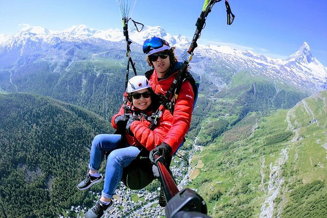 paragliding-mountain-flight