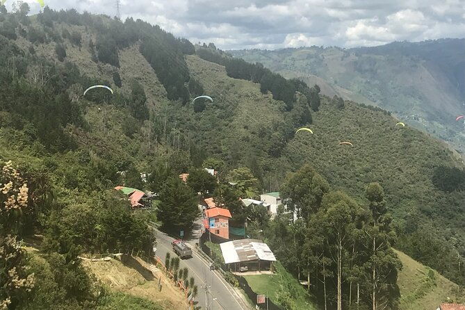 paragliding-over-medellin-transport-included