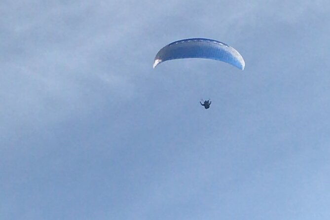 paragliding-over-medellin-transport-included