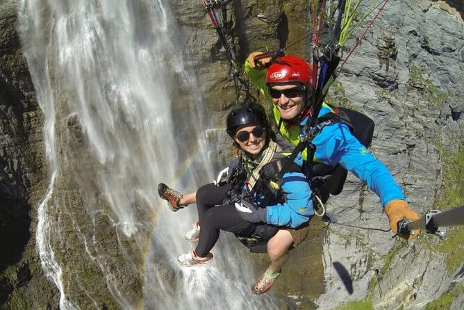 paragliding-over-the-lauterbrunnen-valley