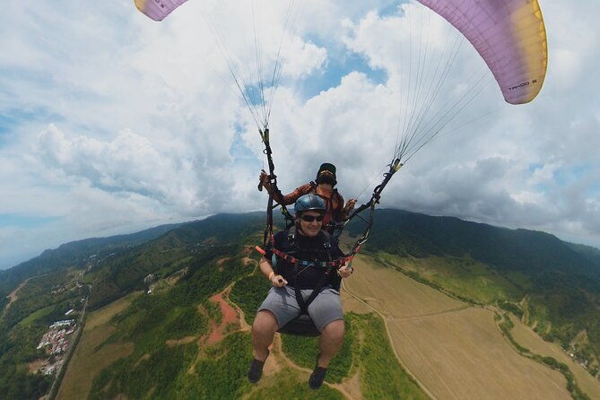 paragliding-tandem-flight-1-500-ft-up