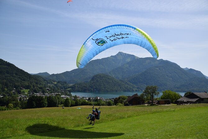 paragliding-tandem-flight-in-st-gilgen-on-lake-wolfgang