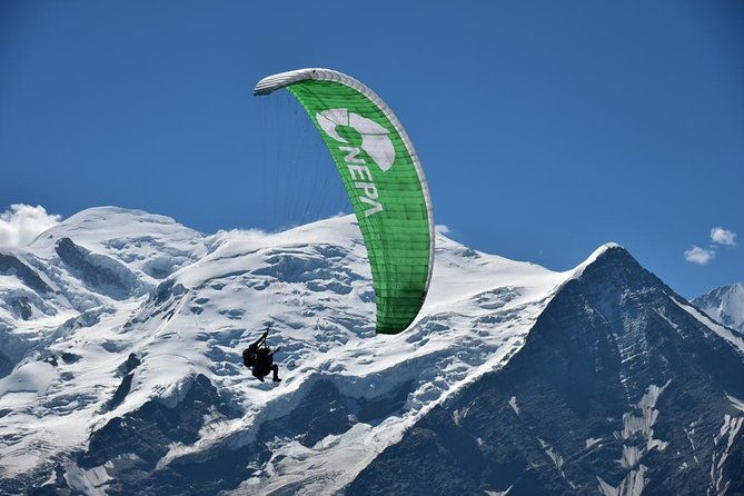 paragliding-tandem-flight-over-the-alps-in-chamonix