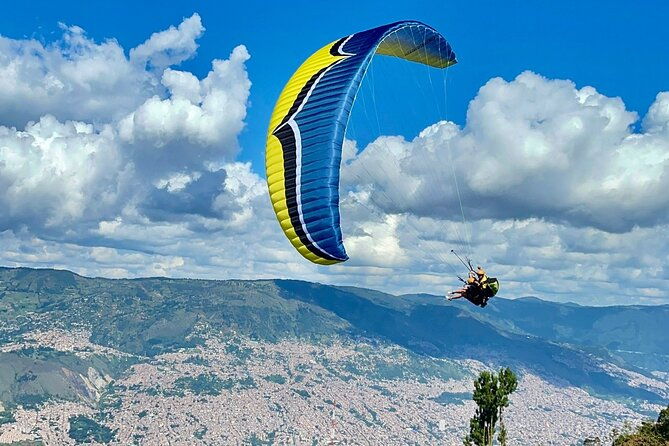 paragliding-tour-in-medellin