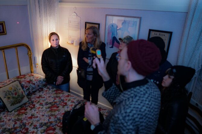 paranormal-investigation-in-a-haunted-hotel-with-free-cocktail-2